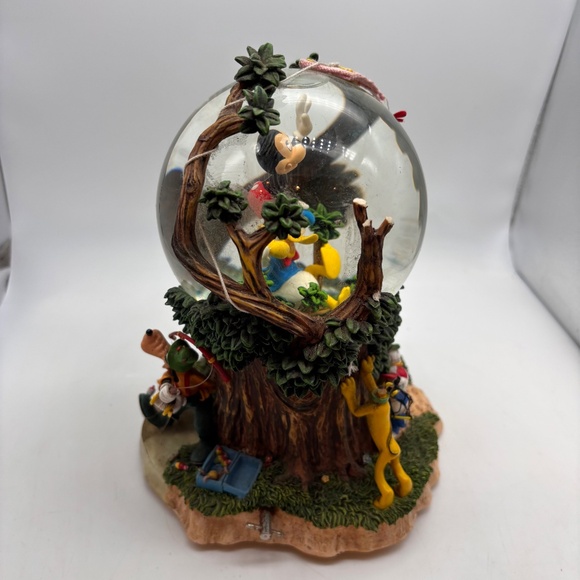 Disney Mickey Mouse and Friends Musical Water Snow Globe Let's Go Fly a Kite - Picture 6 of 16